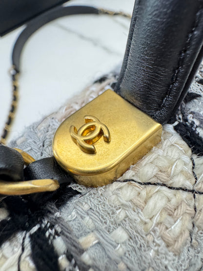 CHANEL 22K 郵差豆腐包 漸變Tweed