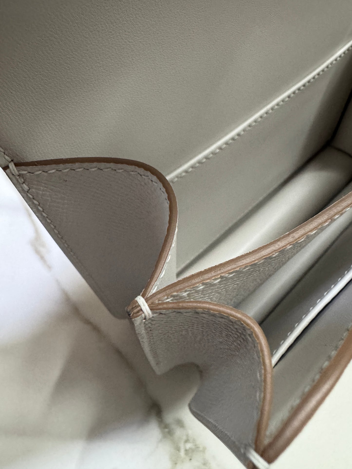 HERMES Mini Constance 奶灰色銀扣 Epsom M4 Gris Pale PHW