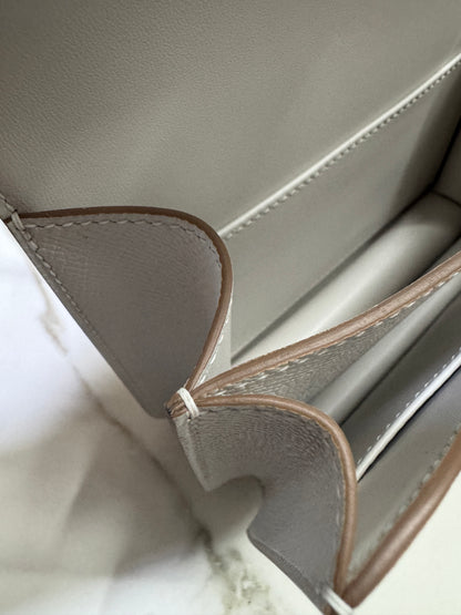 HERMES Mini Constance 奶灰色銀扣 Epsom M4 Gris Pale PHW