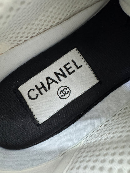 CHANEL 24S 淺粉色運動鞋