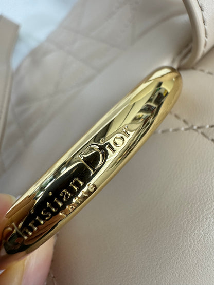 DIOR Caro Backpack Medium 奶茶色