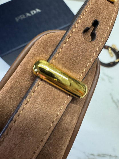 PRADA 半月包 麂皮棕色