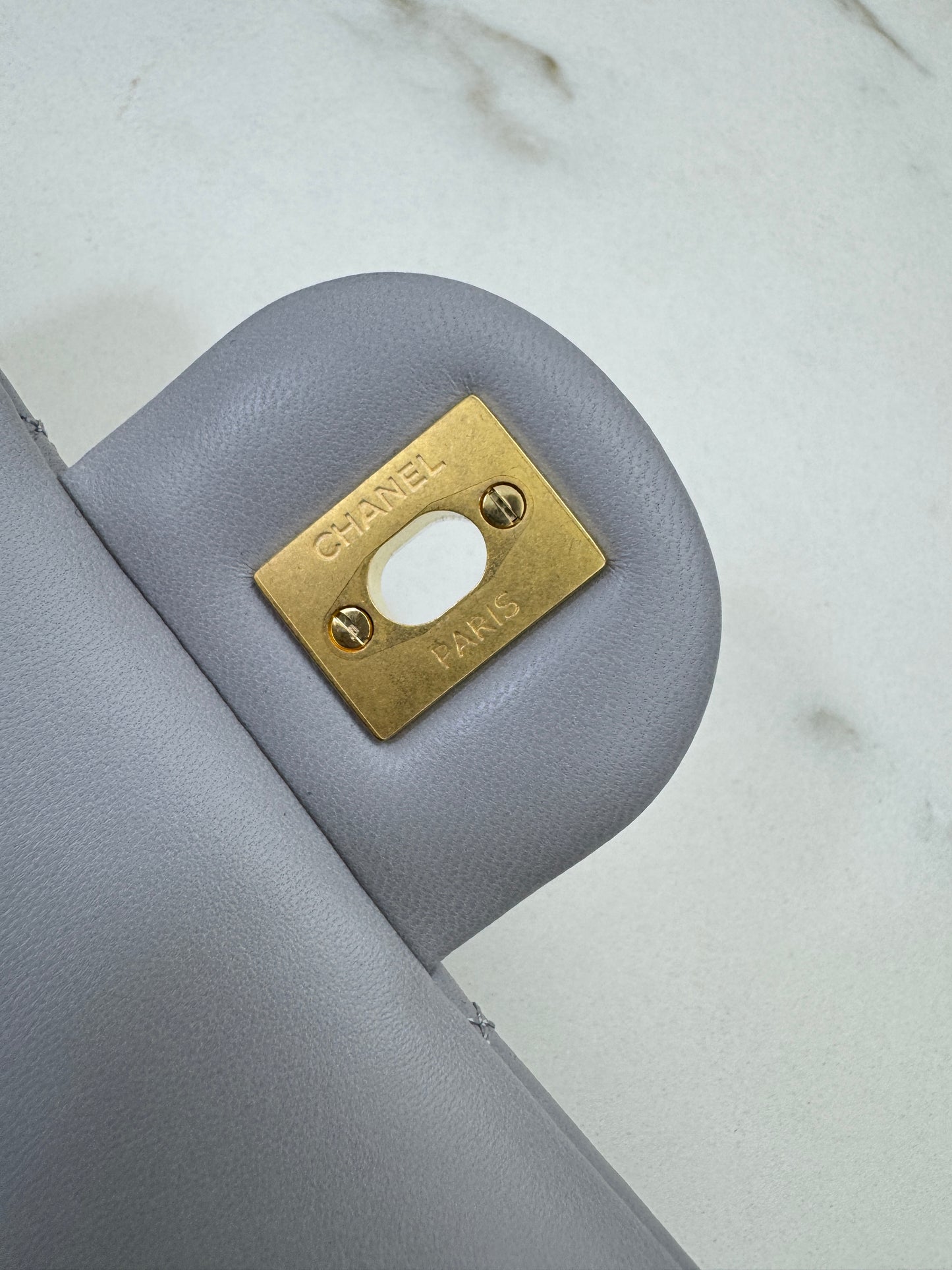 CHANEL Mini CF20 金球 淺灰色