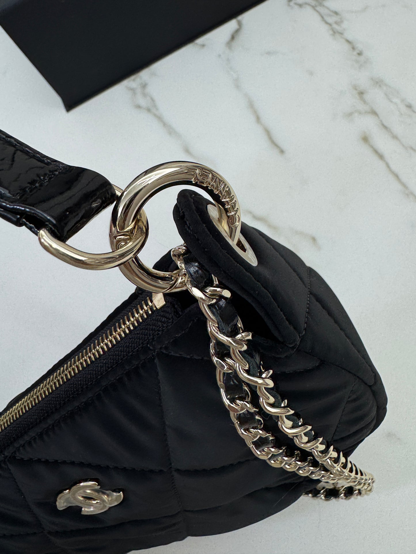 CHANEL 25N Coco Neige 滑雪系列 絲絨尼龍 半月Hobo