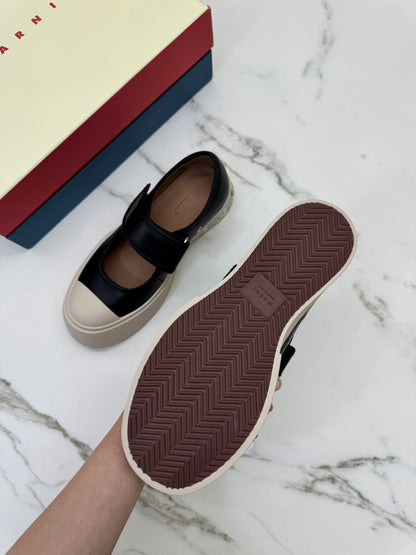 MARNI 大頭瑪麗珍 黑色皮款