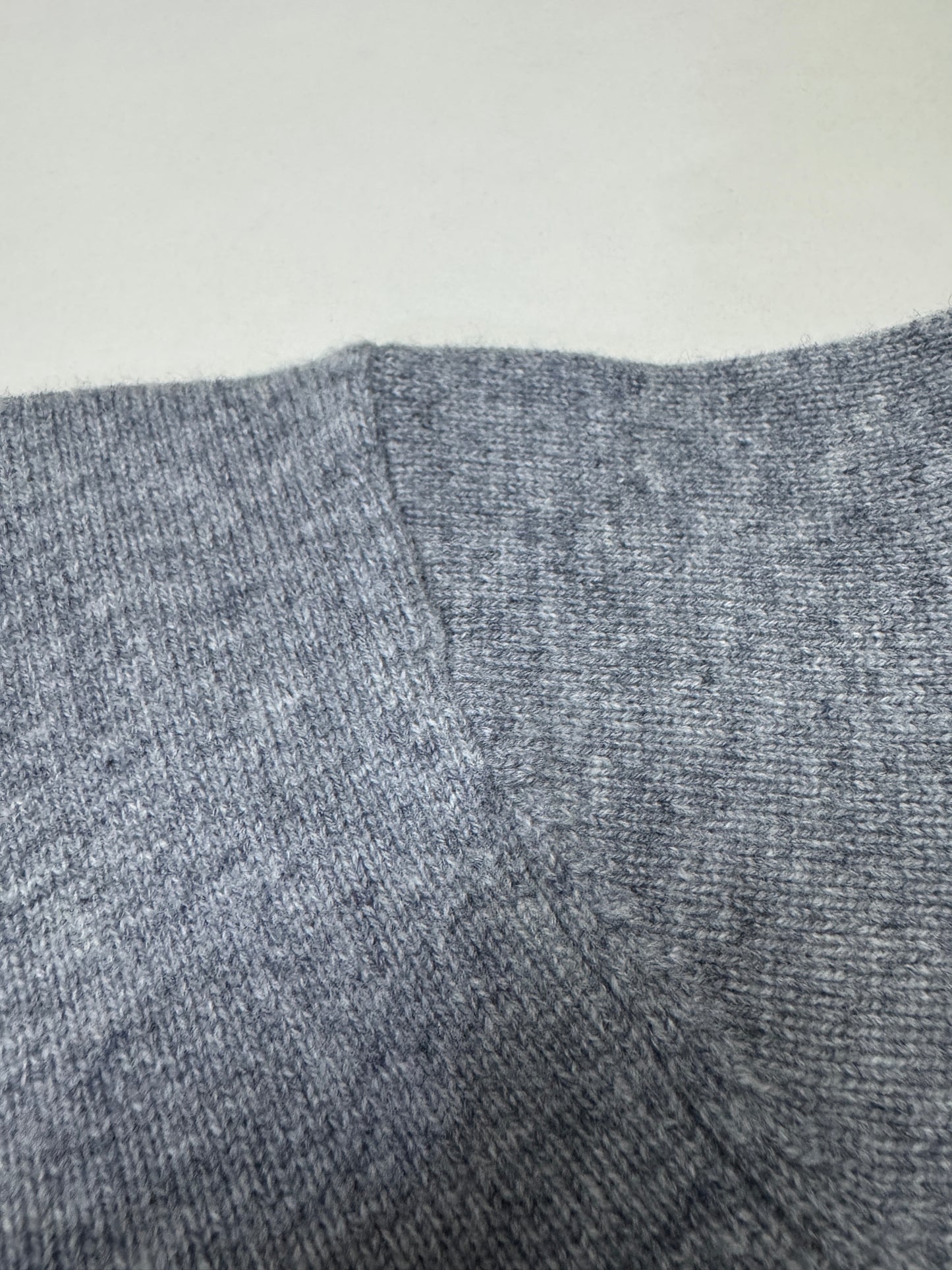 CHANEL 24B 包包扣開衫 98% Cashmere 灰色