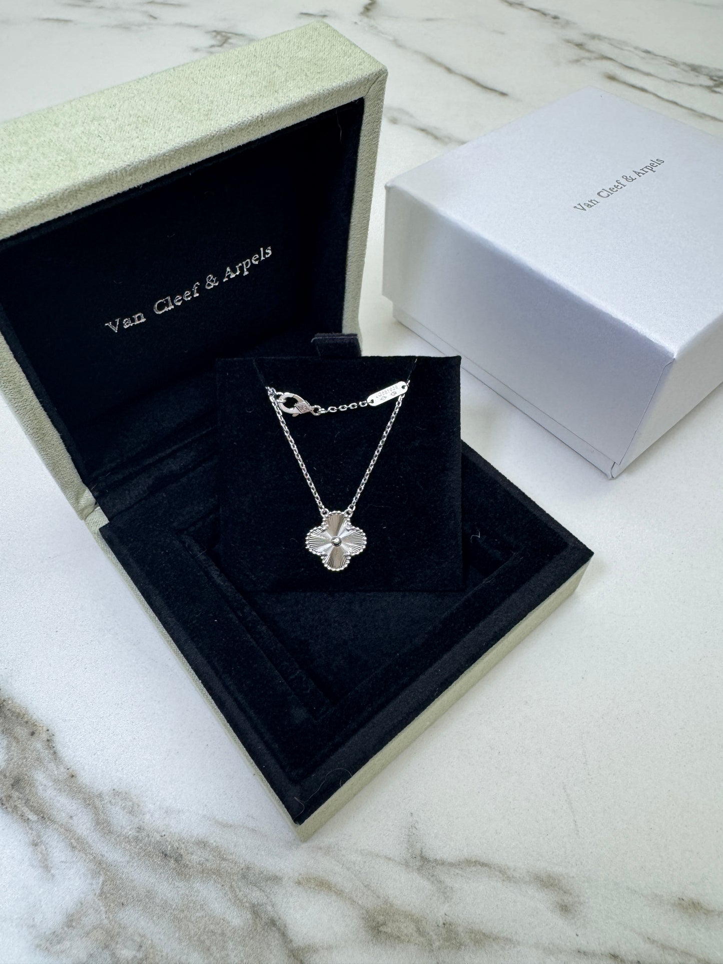 VCA Vintage Alhambra Necklace 鐳射白金色