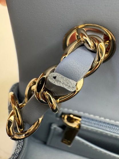 CHANEL 22B 淺藍牛仔 Mini CF20