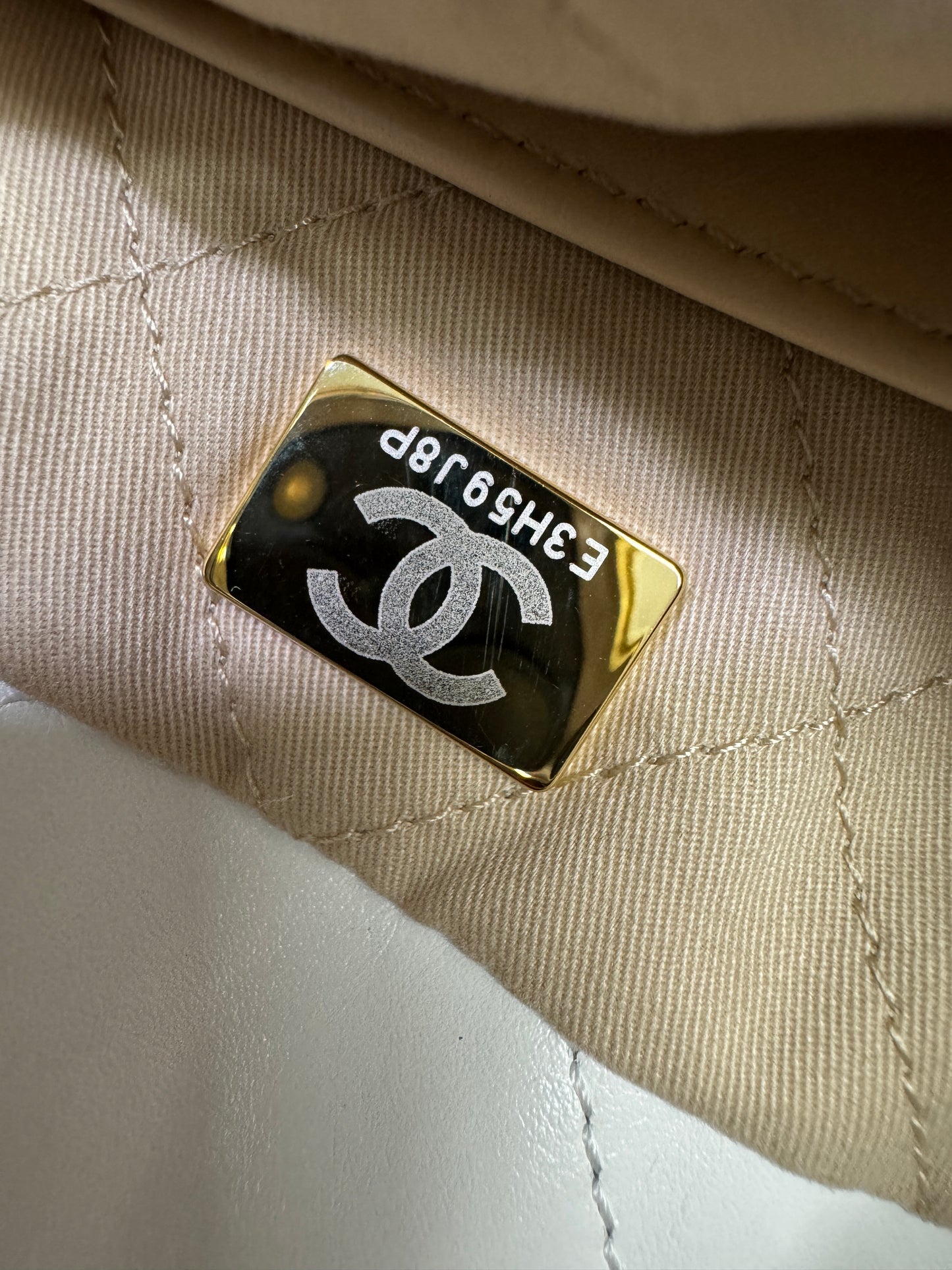 CHANEL Mini 22 Bag 白金