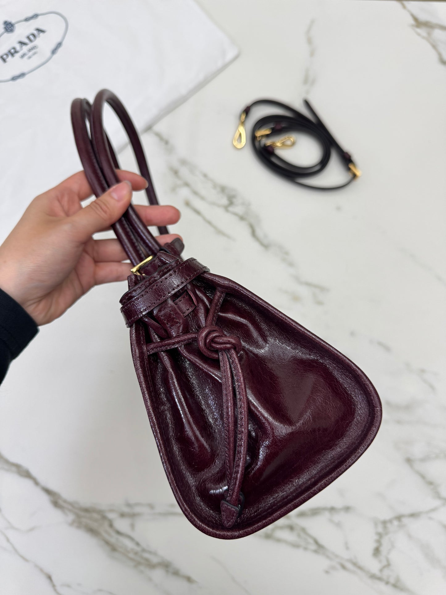 PRADA Bonnie Medium 酒紅油臘皮