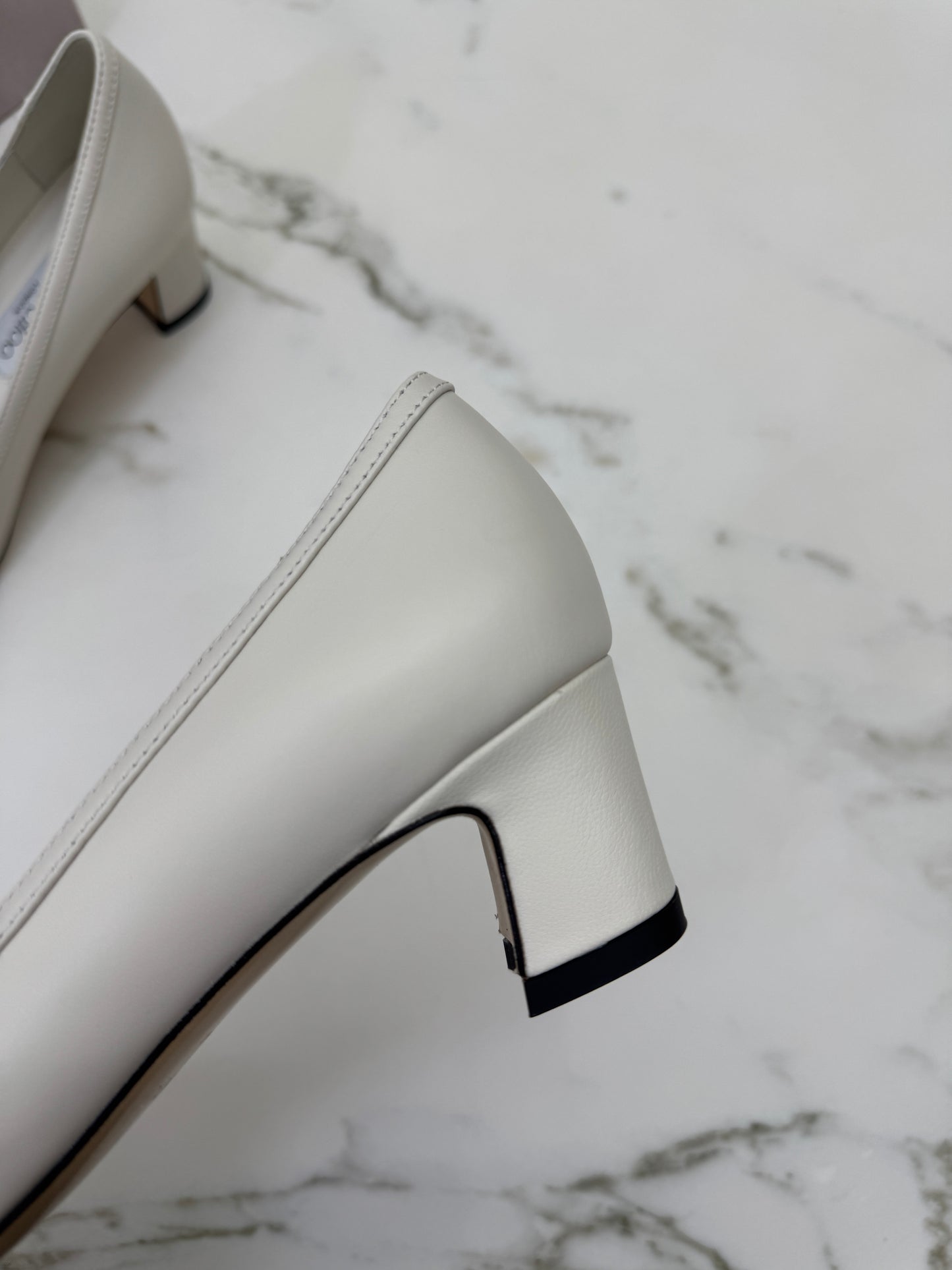 JIMMY CHOO 方頭珍珠拼鑽蝴蝶結 米白