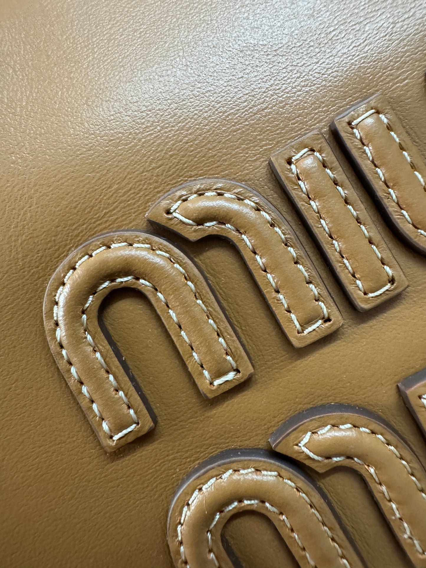 MIU MIU Ivy Tote Regular 淺棕色