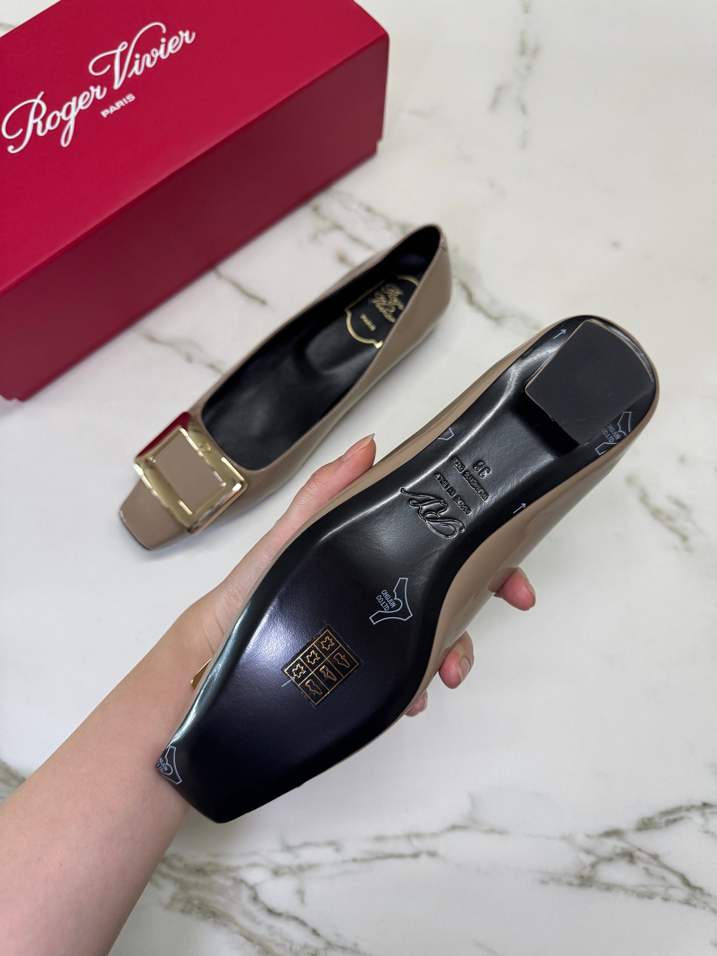 RV 喇叭跟 2.5cm 漆皮