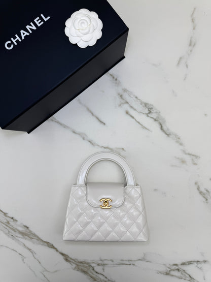 CHANEL Kelly 白色皺紋光面牛皮