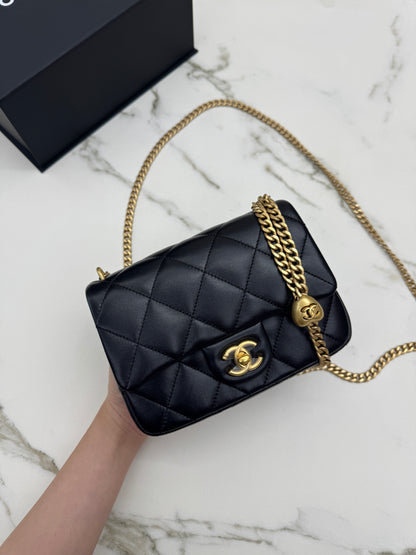 CHANEL 25P 愛心金球羊皮 黑色