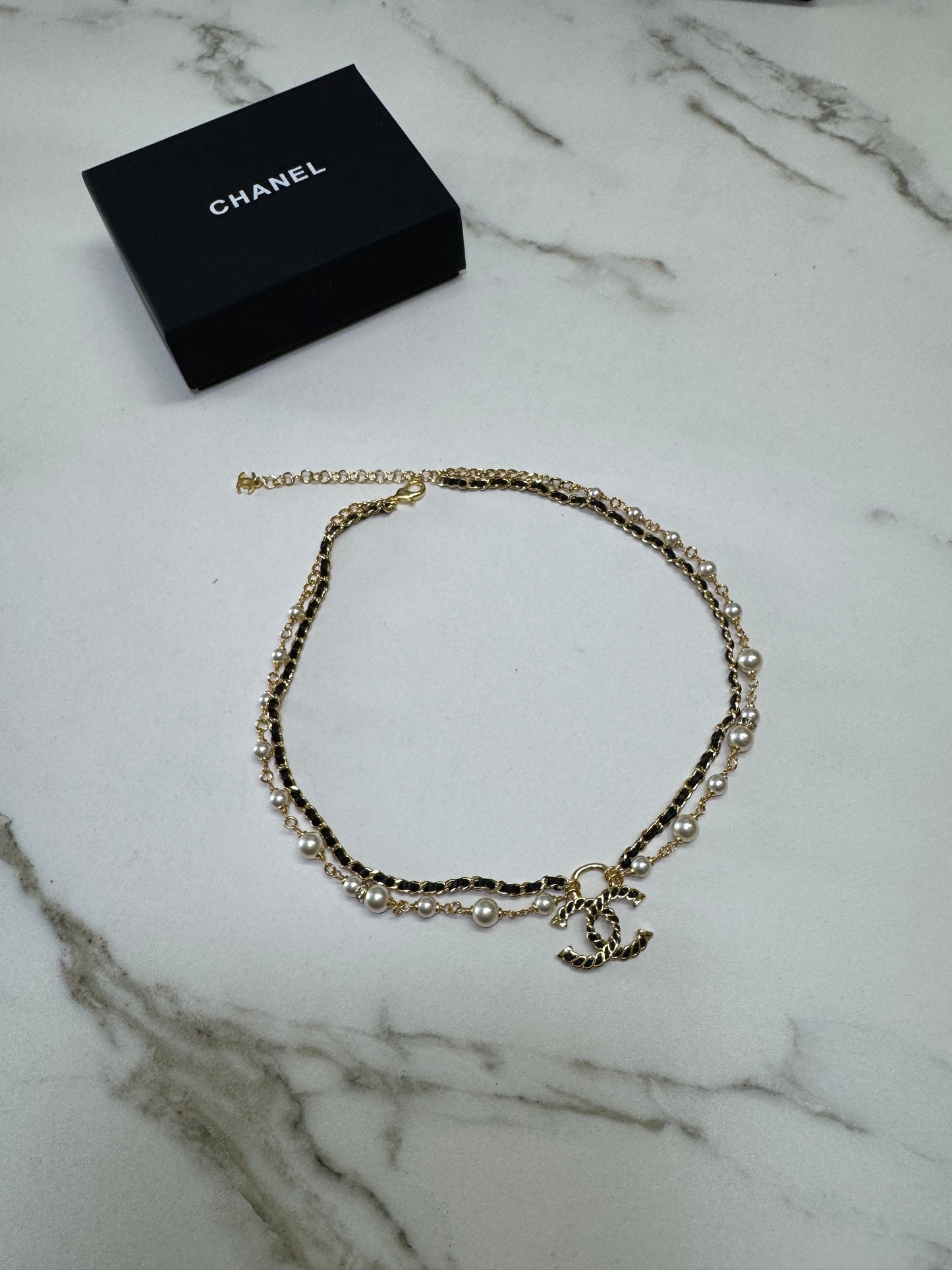 CHANEL 24K 珍珠拼穿皮鏈雙層Choker