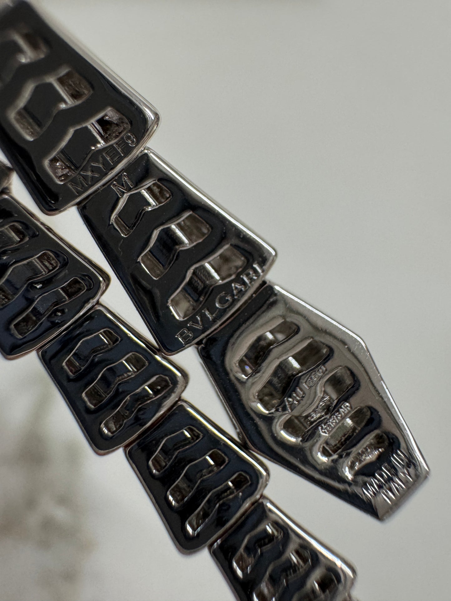 BVLGARI Serpenti 滿鑽手鐲 白金色