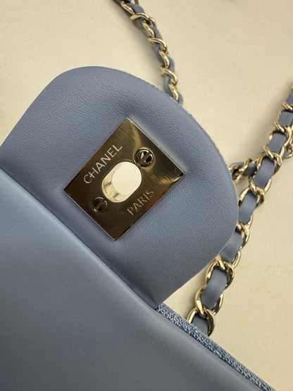 CHANEL 22B 淺藍牛仔 Mini CF20