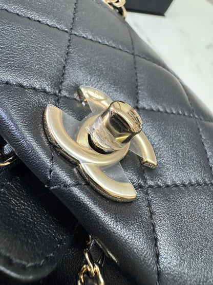 CHANEL Duma 胎牛皮 黑色 Small