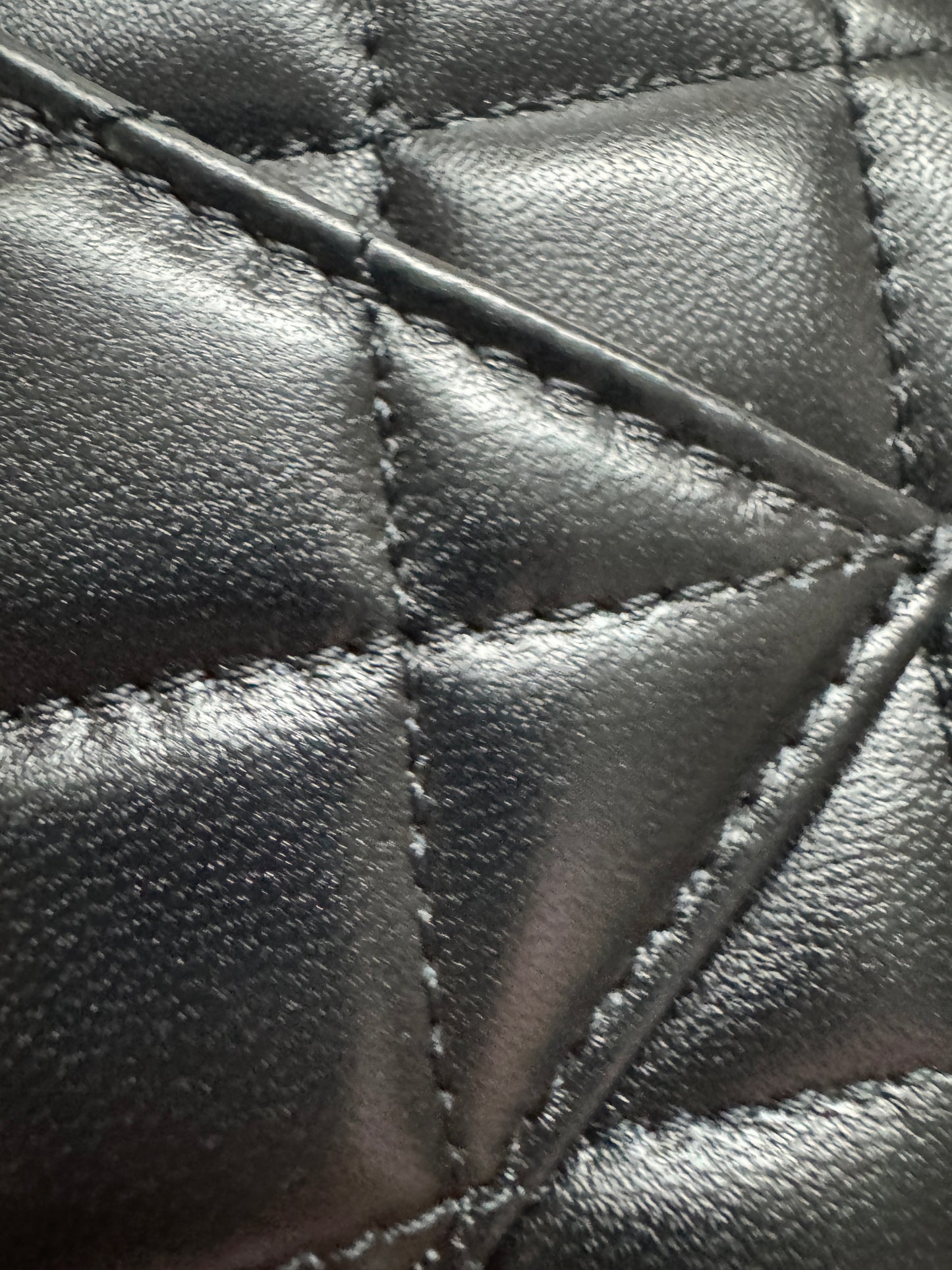 CHANEL woc 24A 琺瑯調節扣 羊皮 黑