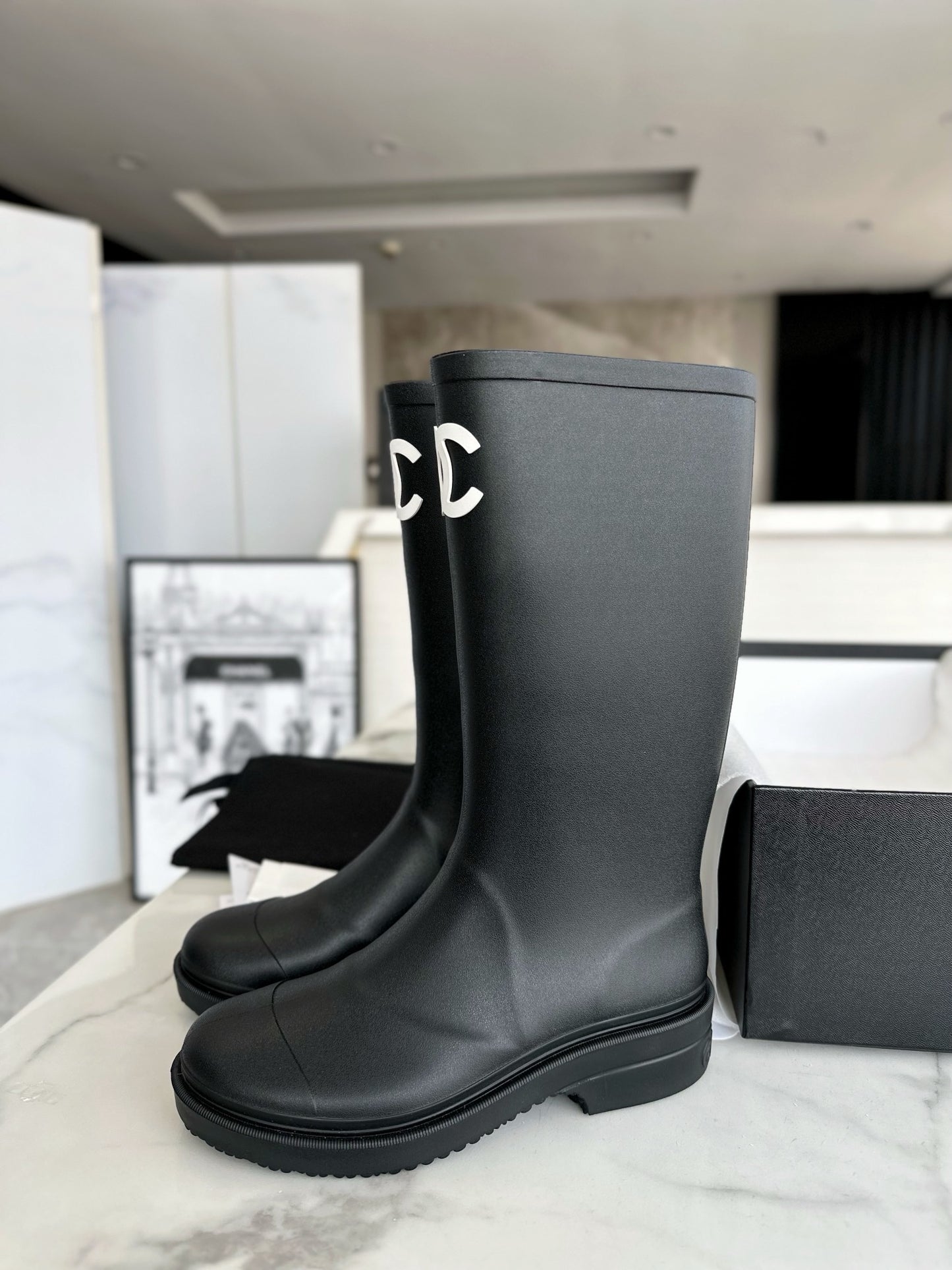 CHANEL 雨靴 🌟爆款 ￼