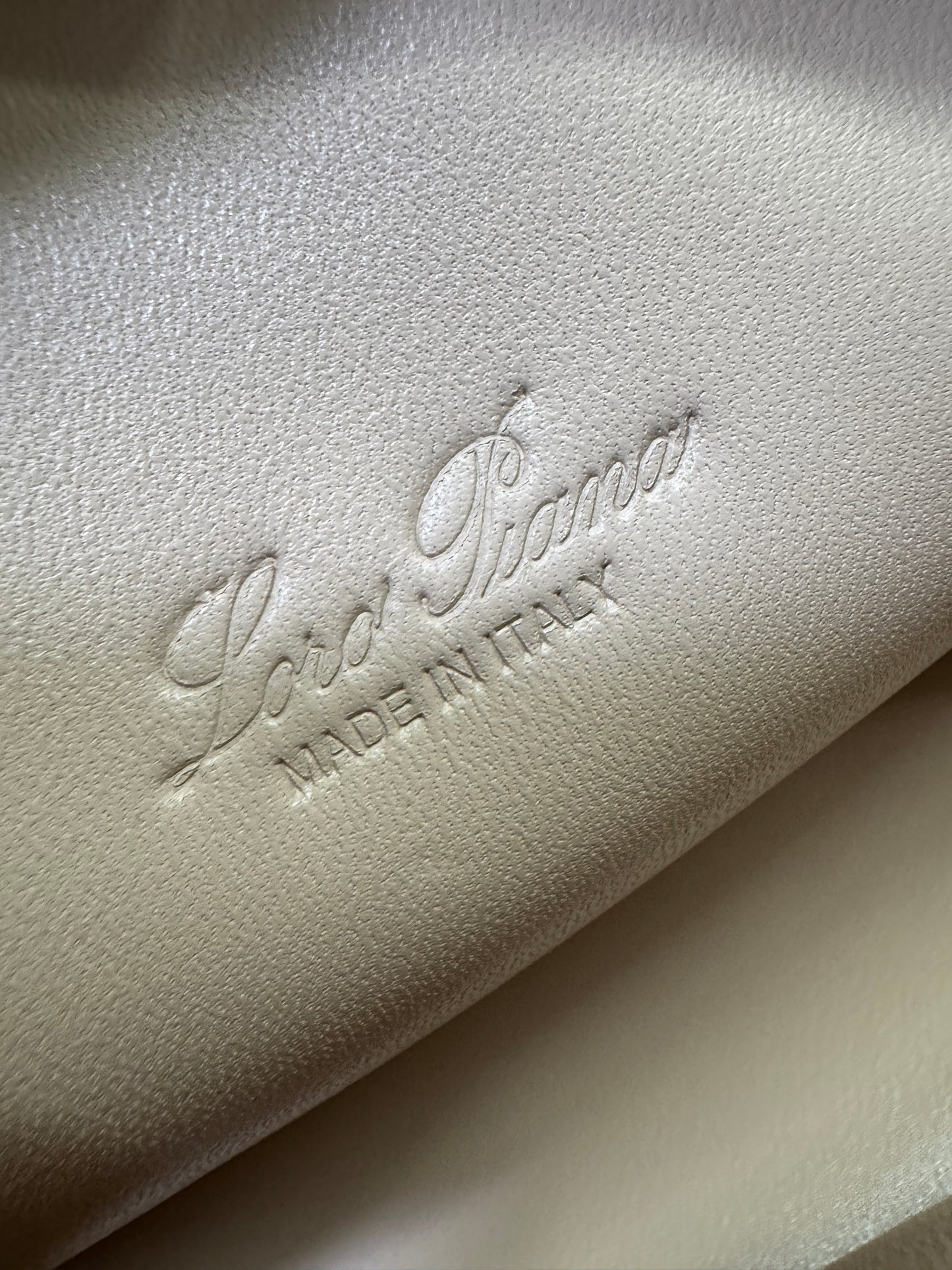 LORO PIANA Extra Pocket 19 奶油蜂蜜色 Creamed Honey