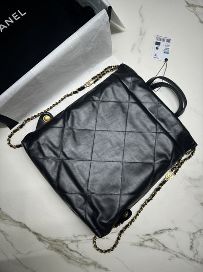 CHANEL 22 Backpack 黑金