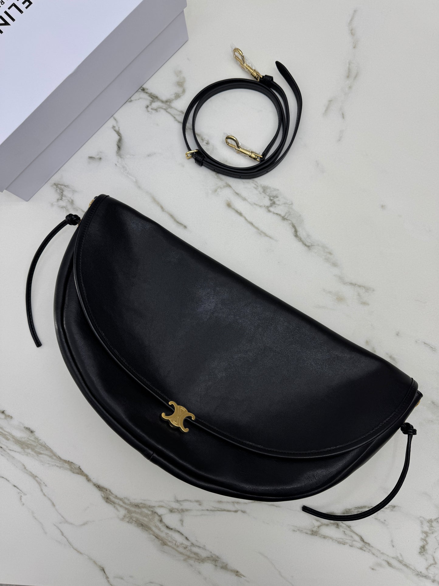 CELINE Soft Triomphe Half Moon 黑色