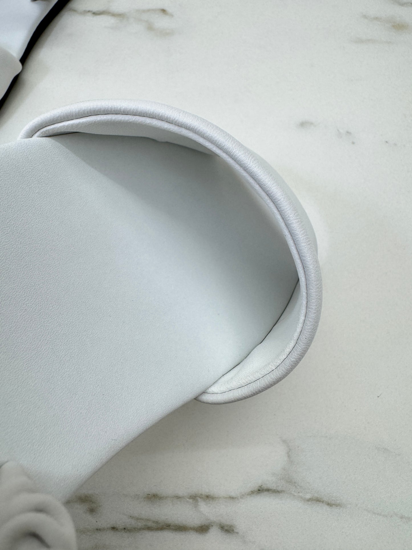 MIU MIU 兩穿魚嘴涼鞋 白色