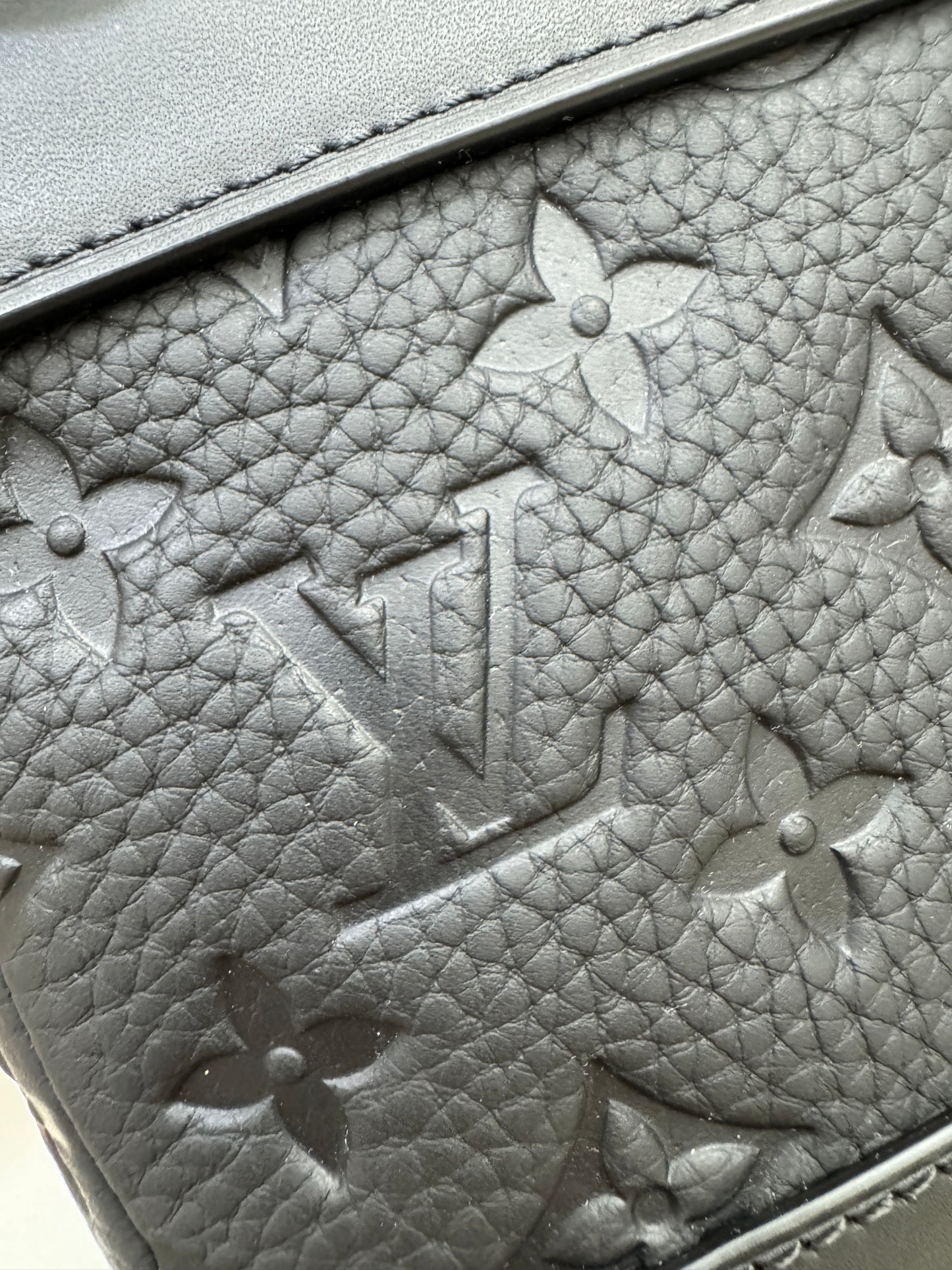 LV Steamer PM Ultra Black