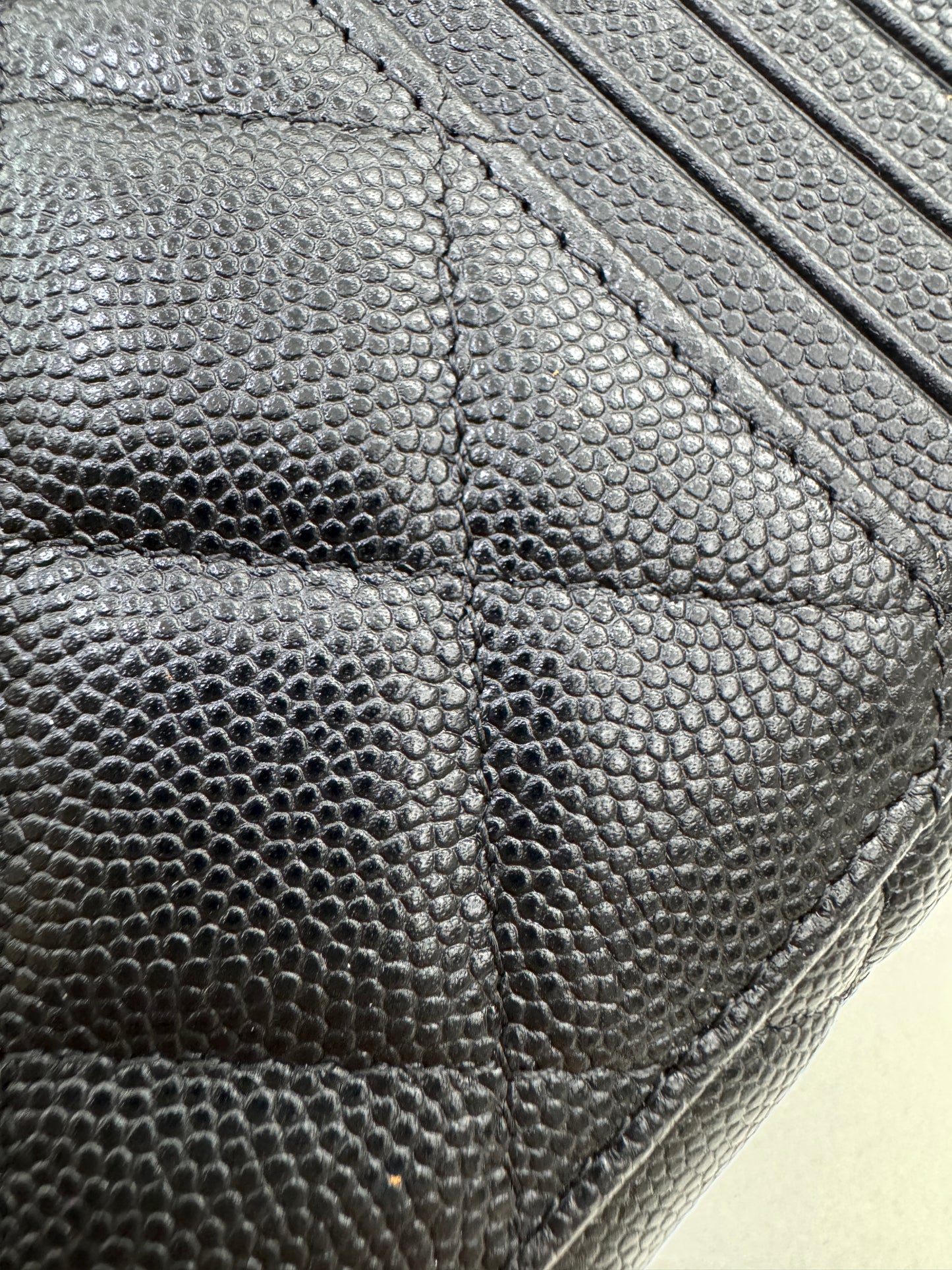 CHANEL 雕刻扣L型拉鏈小錢包