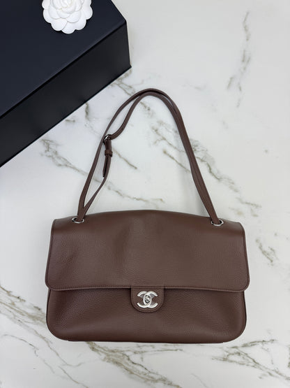 CHANEL 26S Maxi Flap Small 32cm 淺棕色