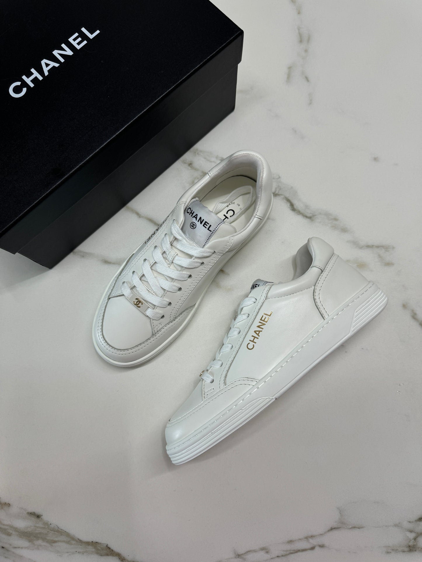 CHANEL 全皮燙金小白鞋 Sneakers