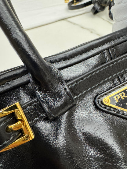 PRADA Mini Bonnie 油蠟牛皮