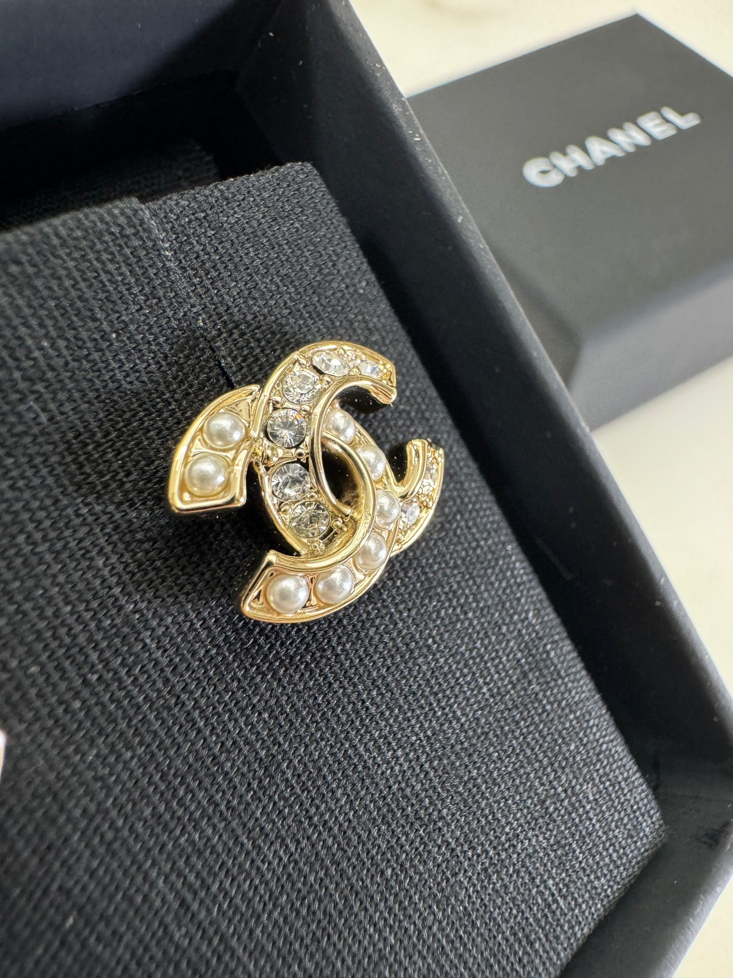 CHANEL 22A 珍珠拼鑽耳環