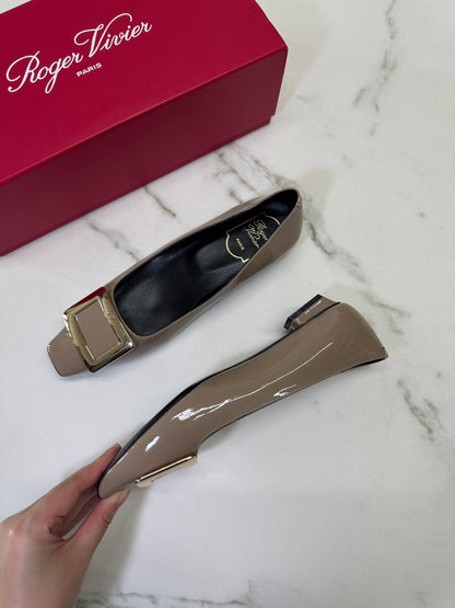 RV 喇叭跟 2.5cm 漆皮