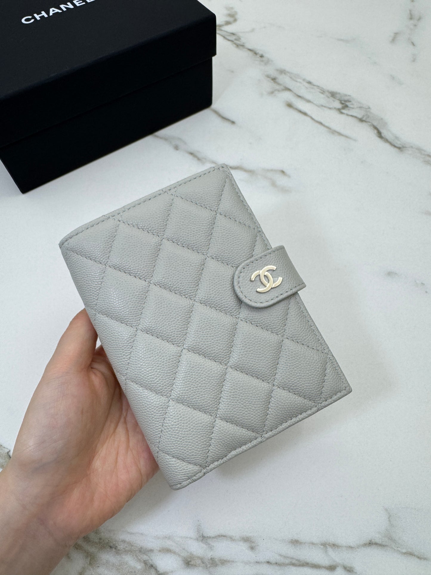 CHANEL Passport Holder 淺灰