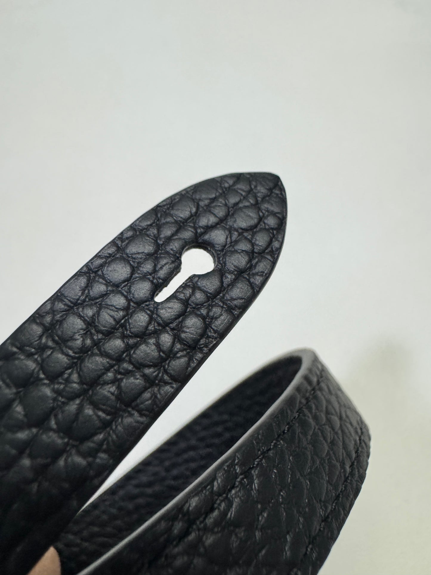 THE ROW Marguax 12 黑銀荔枝紋