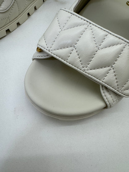 MIU MIU 魔術貼涼鞋 米白色羊皮