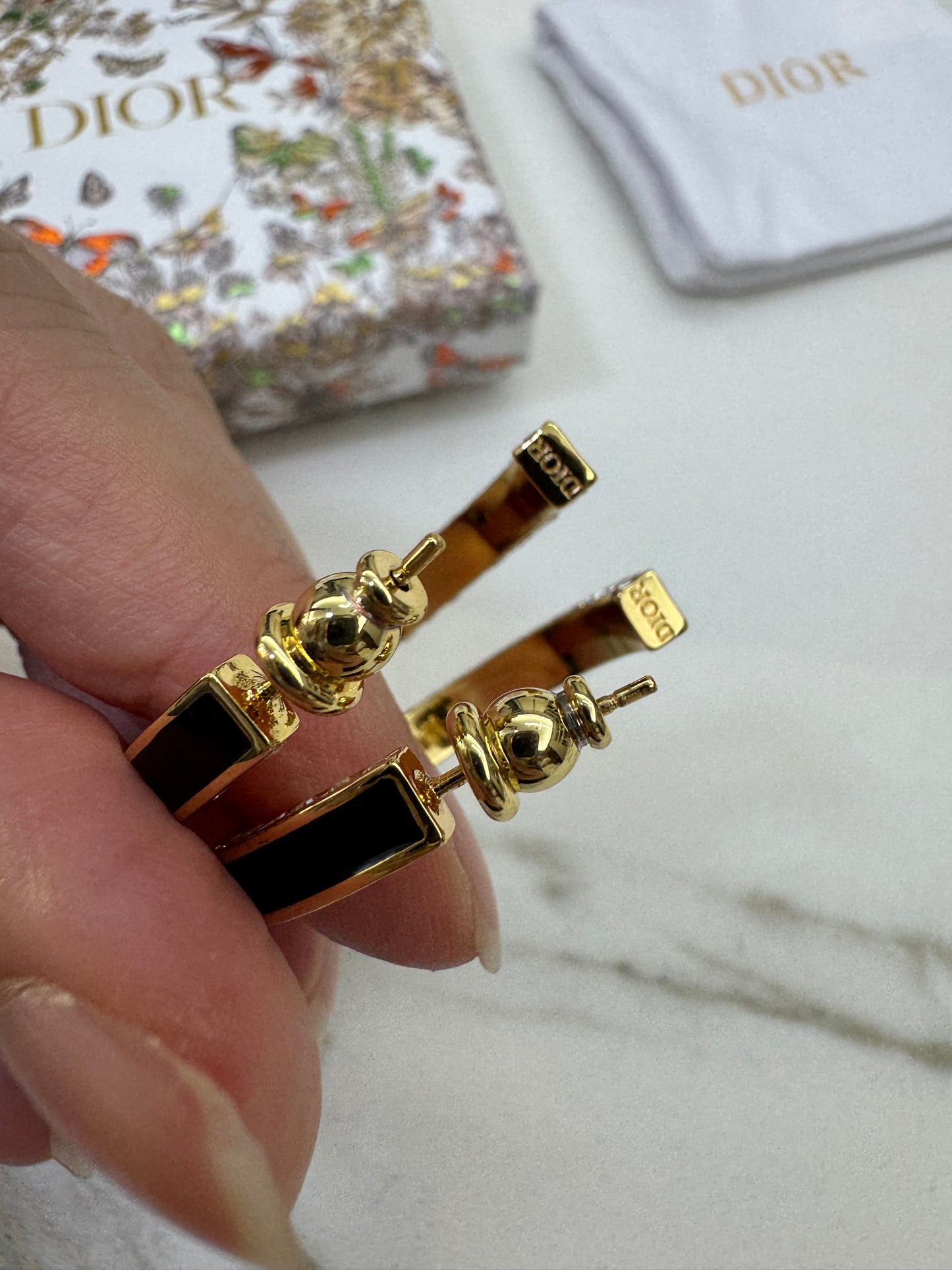 DIOR 圈型耳環 黑色琺瑯水鑽