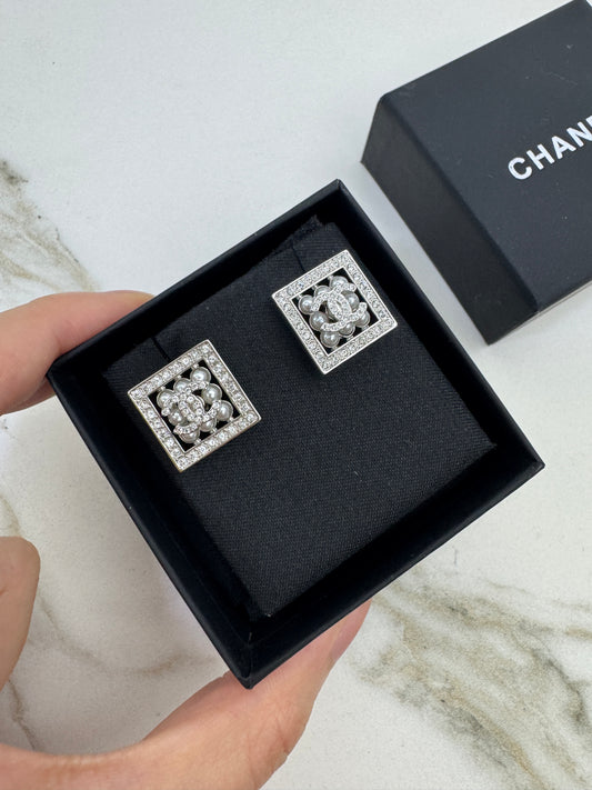 CHANEL 24S 方形珍珠水鑽耳環