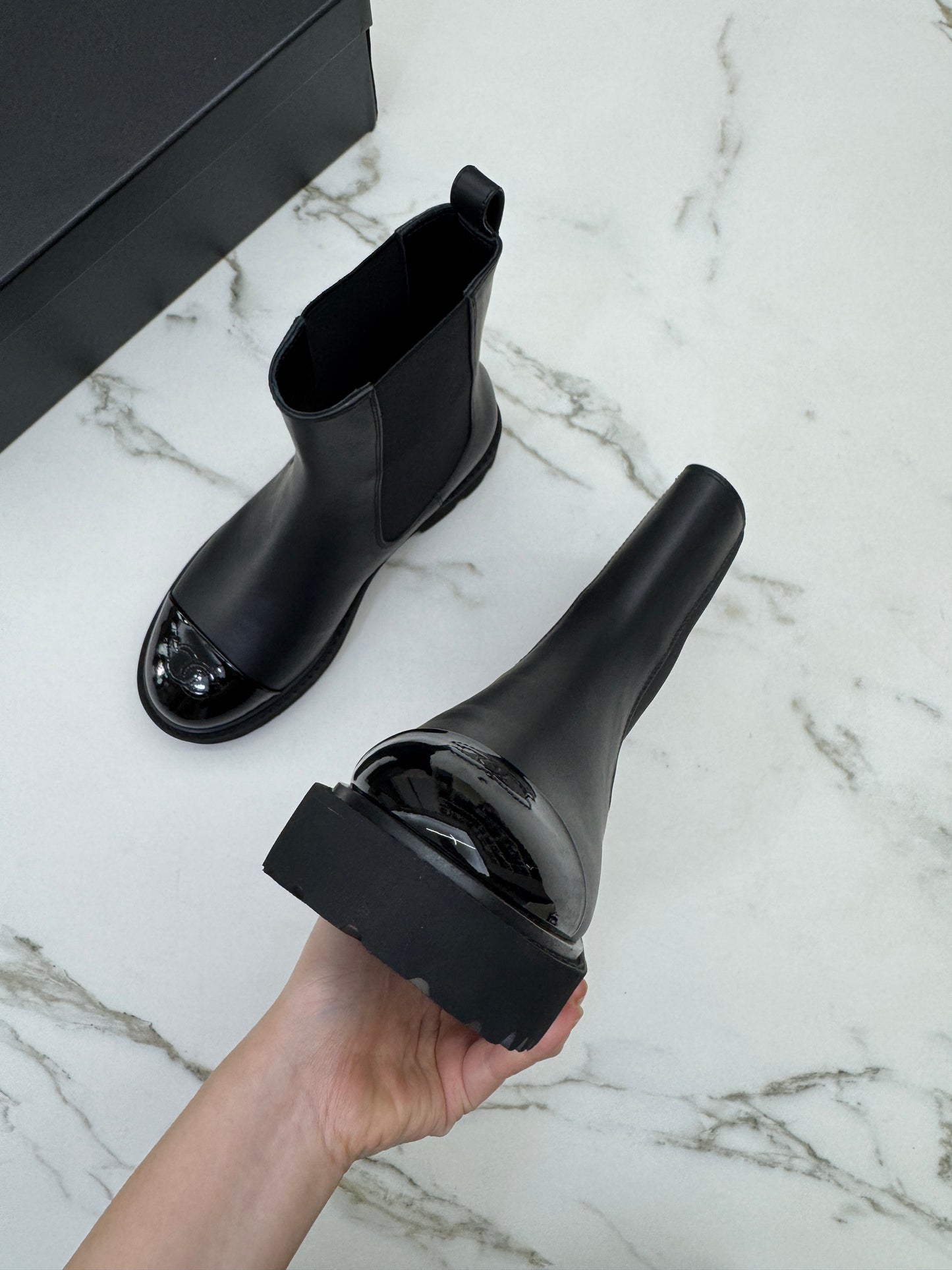 CHANEL 22C 漆皮拼牛皮 切爾西短靴 Chelsea Boots
