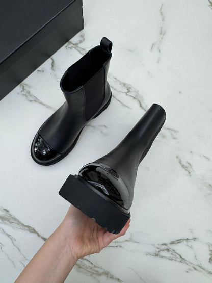 CHANEL 22C 漆皮拼牛皮 切爾西短靴 Chelsea Boots