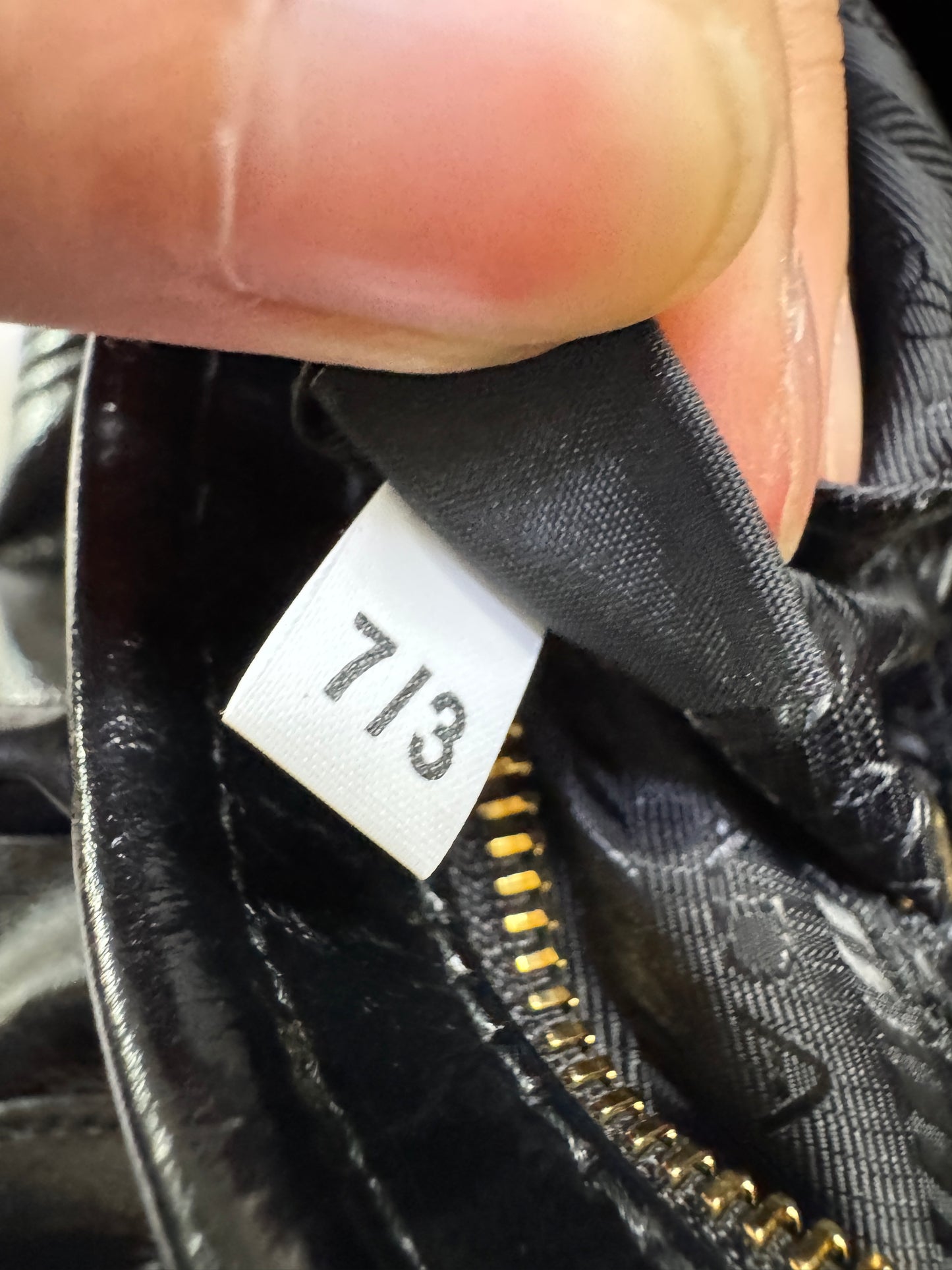 PRADA Soft Lux 中號 黑色