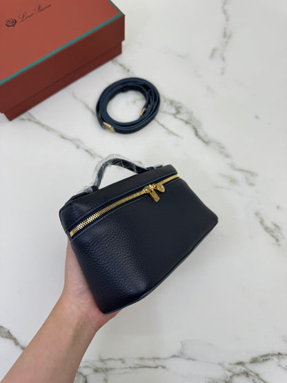 LORO PIANA Extra Pocket 19 海軍藍金扣