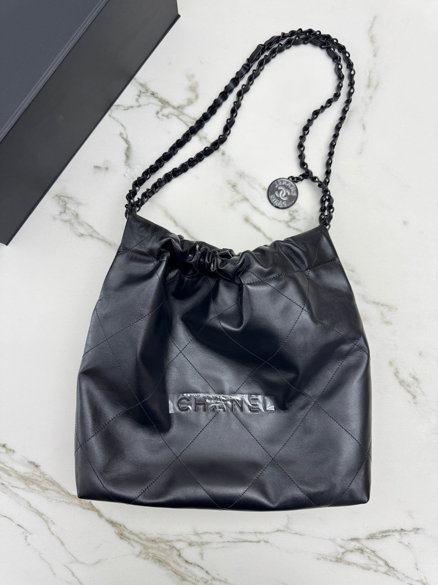 CHANEL 22Bag So Black Small