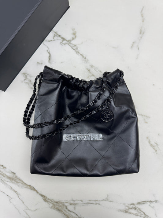 CHANEL 22Bag So Black Small