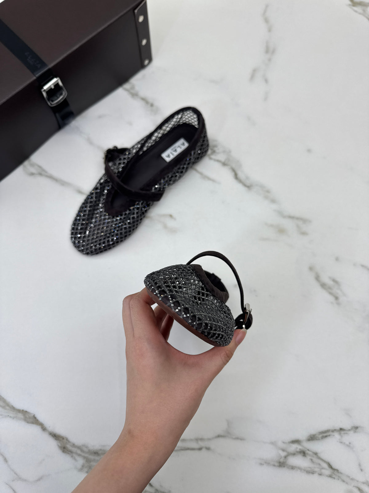 ALAIA 水鑽魚網鞋 深棕色￼