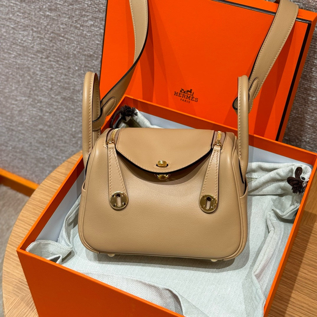 HERMES Mini Lindy 奶茶色內拼錦葵紫 swift 金扣