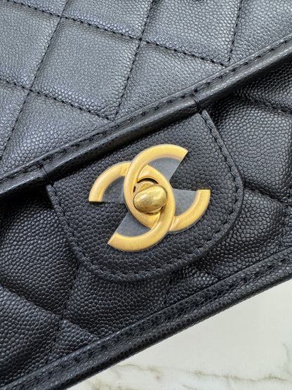 CHANEL 25B 四葉草郵差背包